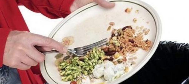 Orang Amerika Membuang 150.000 Ton Makanan Setiap Hari - Sama Dengan 1 Pon per Orang